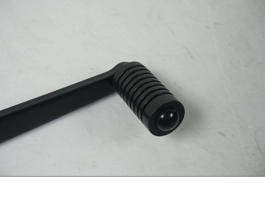 Höger sida på Bromspedal från en Yamaha Tracer 700 GT -2024 motorcykel.