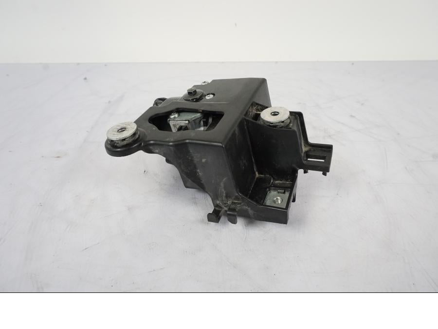 Snett uppifrån på ABS Modulator från en Honda CRF 1000 Africa Twin -2016 motorcykel.