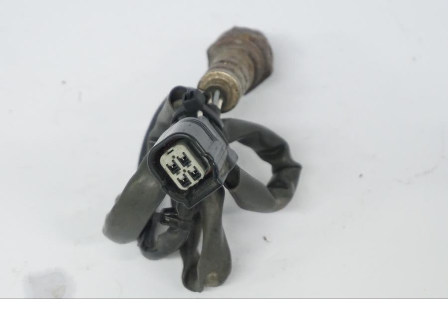 Snett uppifrån på Lambdasond från en Honda CB 500 X -2015 motorcykel.