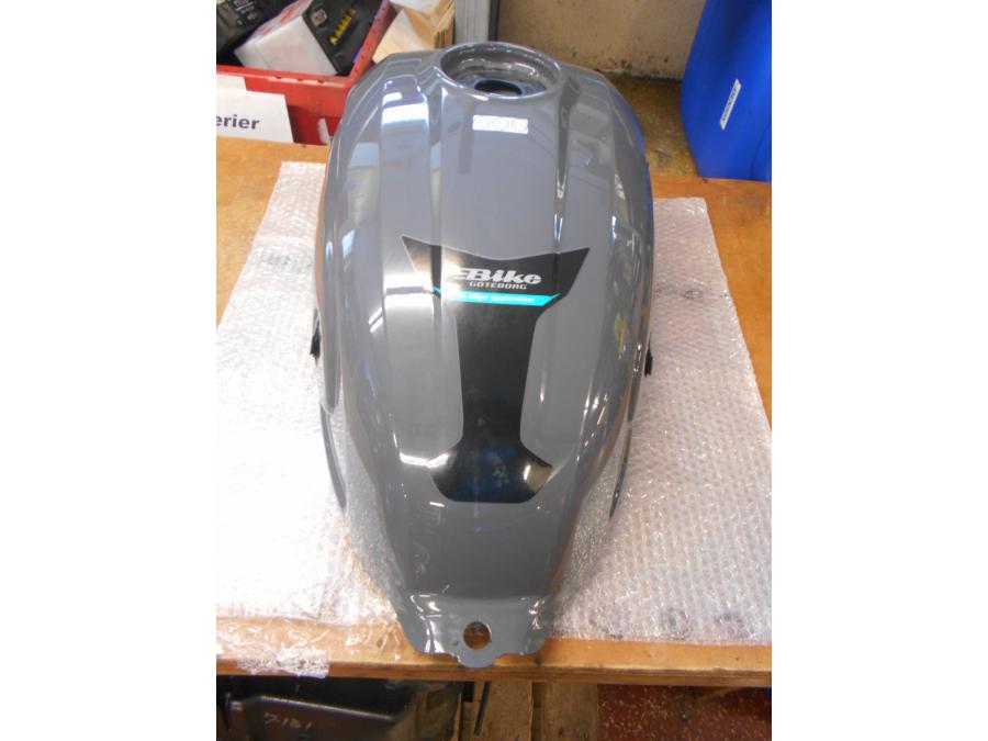 Höger sida på Bensintank från en Ducati Scrambler 1100 -2018 motorcykel.