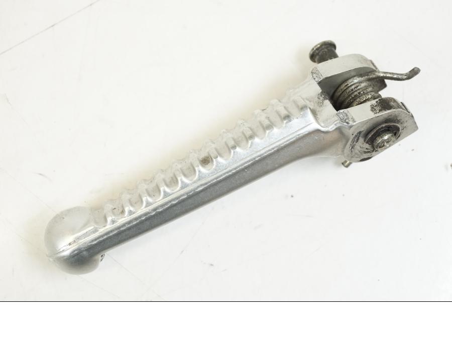 Höger sida på Fotpinne från en Ducati Streetfighter S -2011 motorcykel.