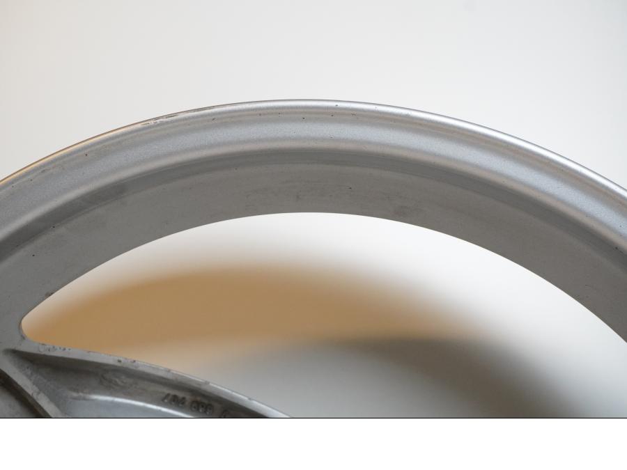 Extrabild4 på Fälg från en BMW F 650 CS -2002 motorcykel.