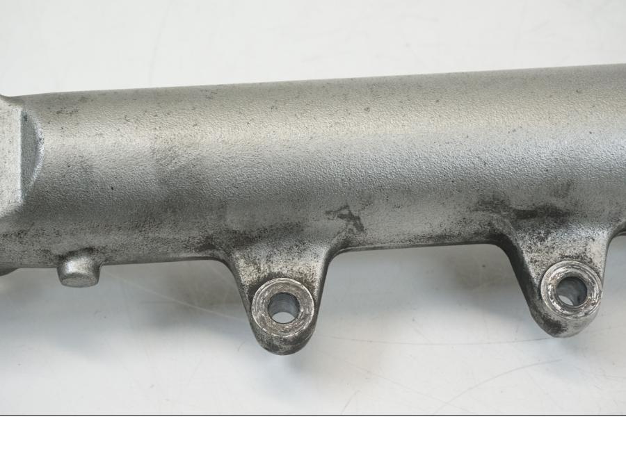 Vänster sida på Gaffelben från en Honda CB 750 -2002 motorcykel.