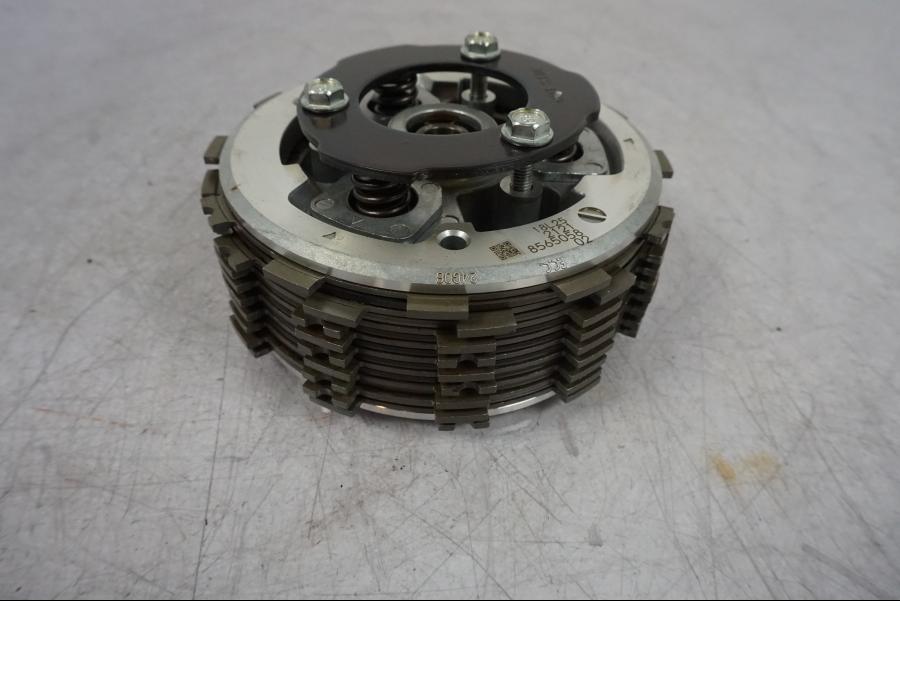 Baksidan på Lameller från en BMW F 750 GS -2020 motorcykel.