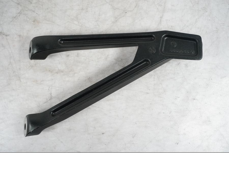 Framsidan på Fotpinnefäste från en BMW S 1000 XR -2019 motorcykel.