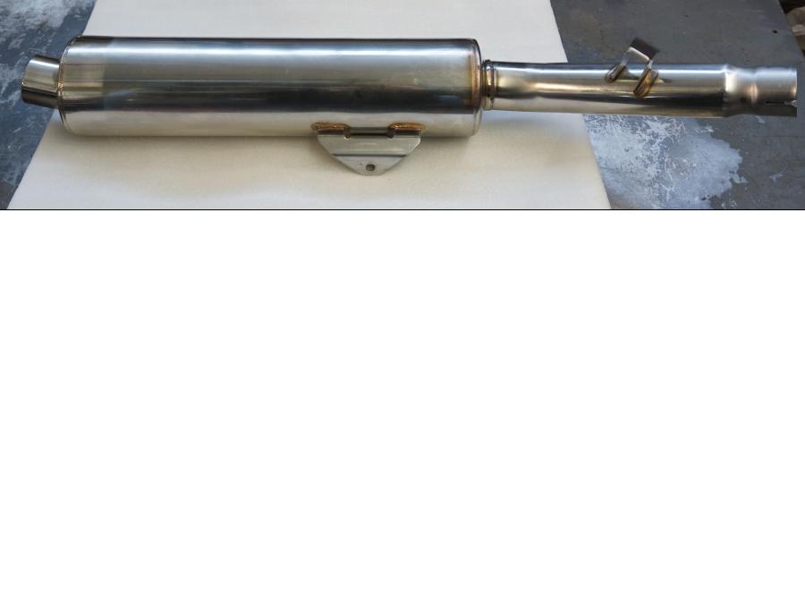 Baksidan på Ljuddämpare från en Honda CBR 600 -2000 motorcykel.