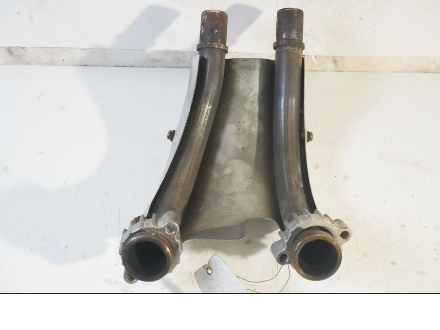 Höger sida på Grenrör från en Honda VF 750 S -1982 motorcykel.