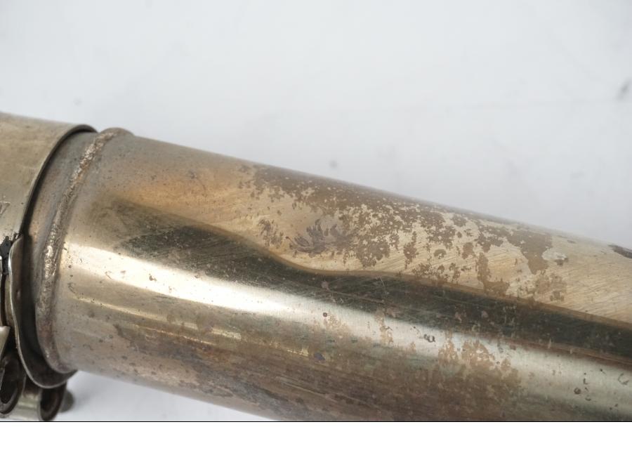 Snett uppifrån på Ljuddämpare Sport från en Suzuki DL 1000 -2003 motorcykel.