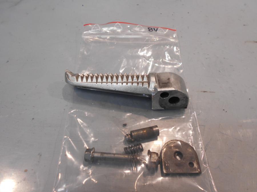 Framsidan på Fotpinne från en Yamaha TRX 850 -1996 motorcykel.