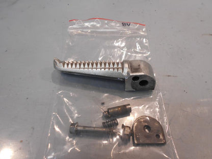 Framsidan på Fotpinne från en Yamaha TRX 850 -1996 motorcykel.