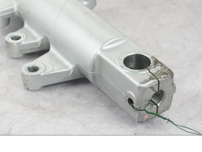 Baksidan på Gaffelben från en Suzuki SV 650 S -2005 motorcykel.