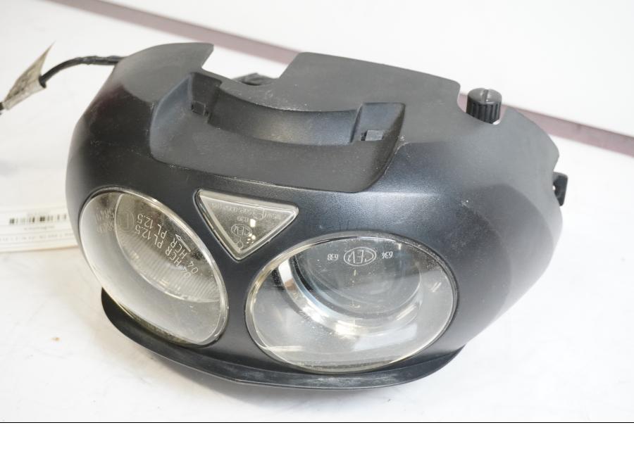 Baksidan på Strålkastare från en BMW F 650 CS -2003 motorcykel.