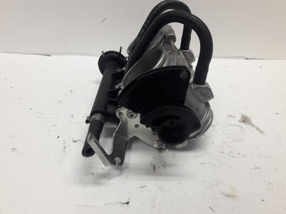 Vänster sida på Spjällhus från en BMW F 800 ST -2010 motorcykel.