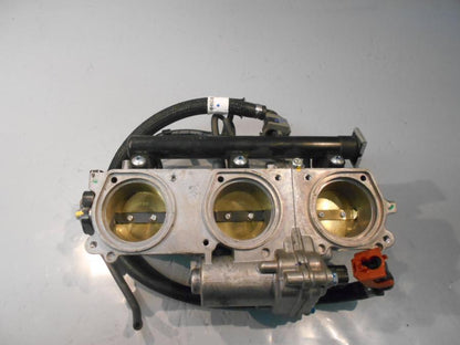 Baksidan på Spjällhus från en Triumph Tiger 800 -2016 motorcykel.