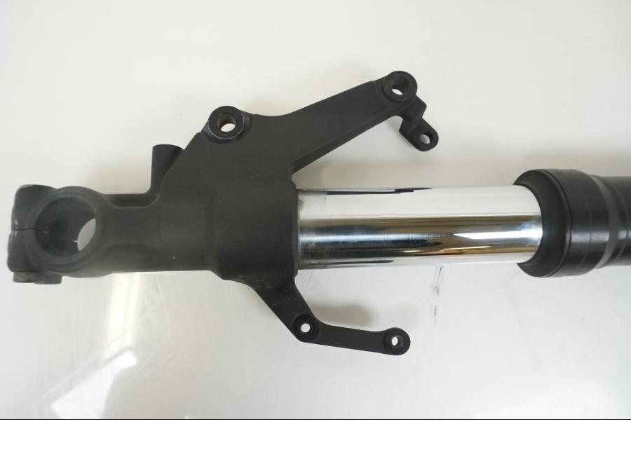 Snett uppifrån på Gaffelben från en Yamaha YZF 1000 R1 -2002 motorcykel.