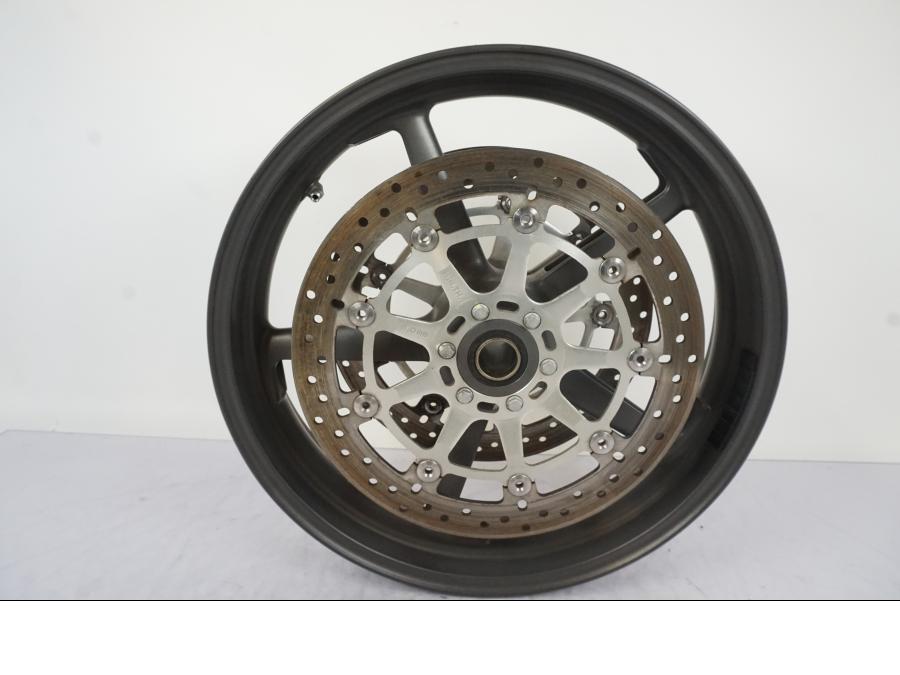 Vänster sida på Fälg från en KTM 990 Super Duke -2006 motorcykel.