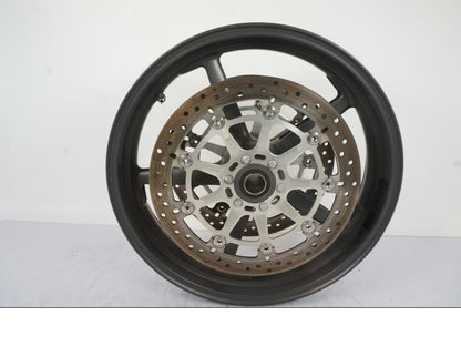 Vänster sida på Fälg från en KTM 990 Super Duke -2006 motorcykel.