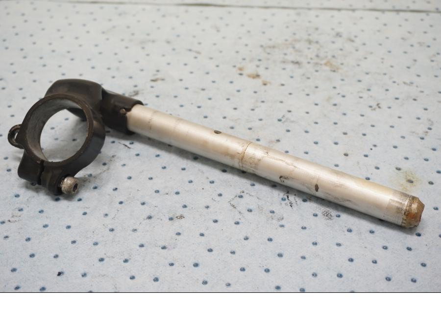 Baksidan på Styre från en Kawasaki ZX-6R -2000 motorcykel.