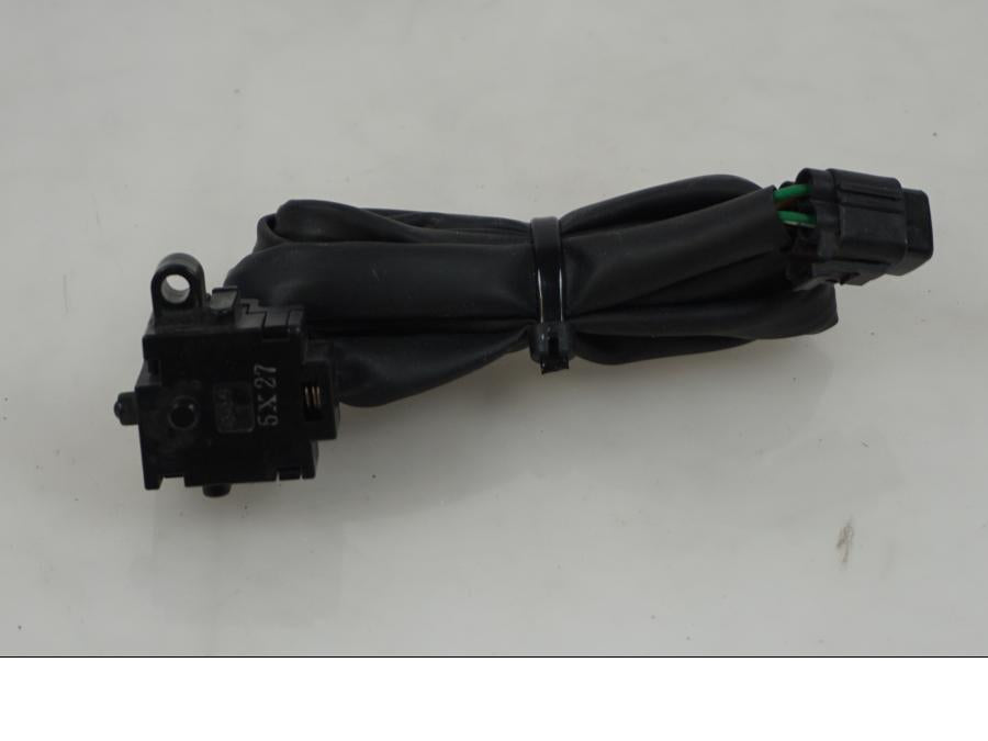 Framsidan på Bromsljuskontakt från en Yamaha FJR 1300 -2016 motorcykel.