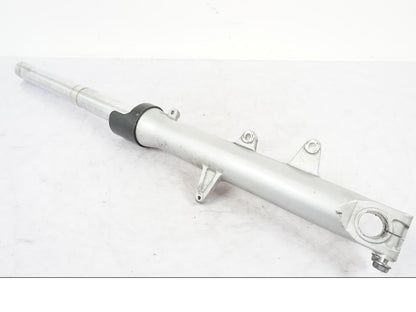 Framsidan på Gaffelben från en Honda NT 650 V -2002 motorcykel.