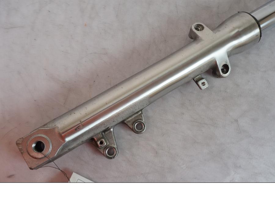 Baksidan på Gaffelben från en Suzuki SV 650 -1999 motorcykel.