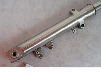 Baksidan på Gaffelben från en Suzuki SV 650 -1999 motorcykel.