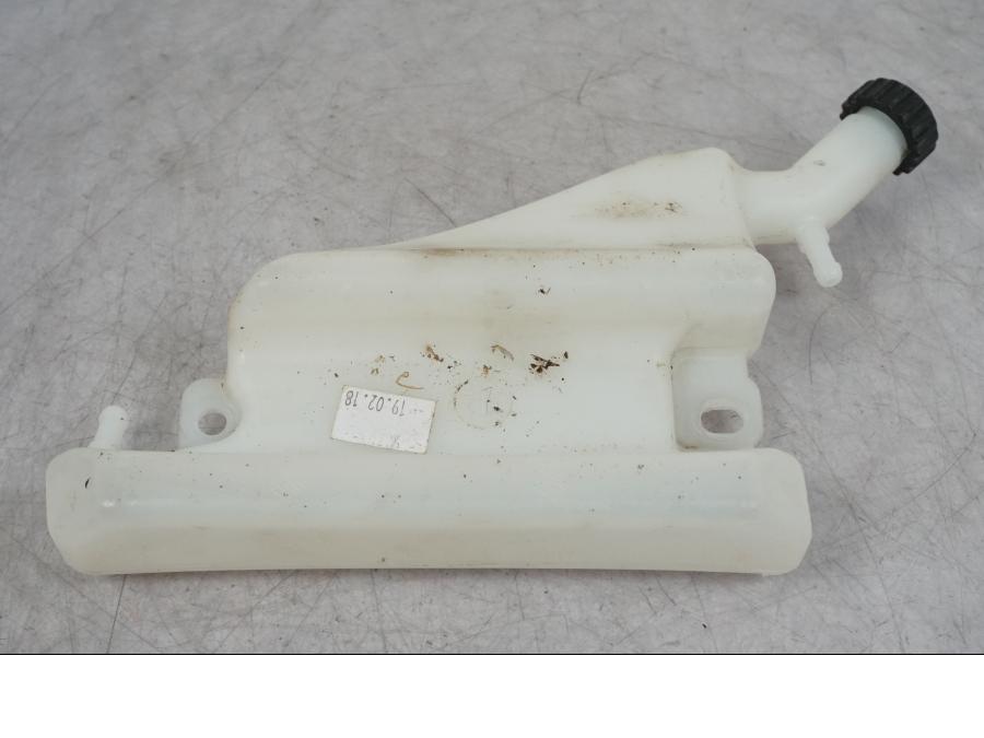 Höger sida på Vattenexpansionskärl från en KTM 1290 Super Adventure R -2018 motorcykel.