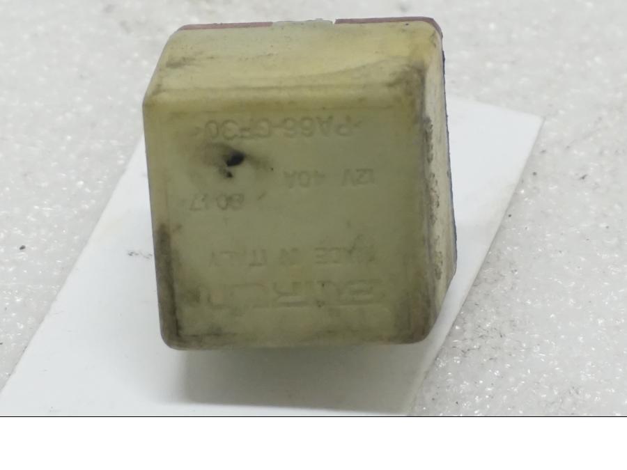 Framsidan på Relä från en Ducati Monster 900 -1998 motorcykel.