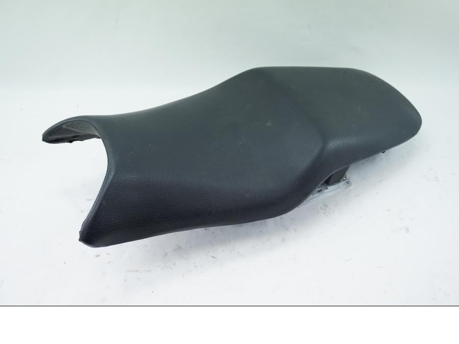 Baksidan på Sadel från en Honda CBR 600 -1987 motorcykel.