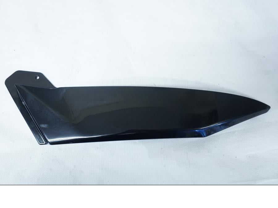 Framsidan på Bensintankskåpa från en Yamaha YZF 1000 R1 -2002 motorcykel.