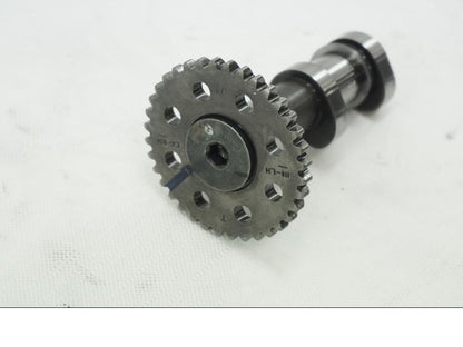 Baksidan på Kamaxel från en KTM Alla -2019 motorcykel.