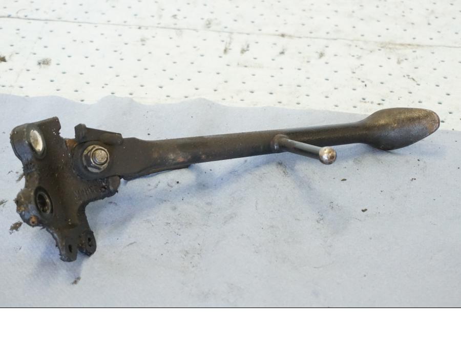 Vänster sida på Sidostöd från en Suzuki GSX 1300 BK -2008 motorcykel.