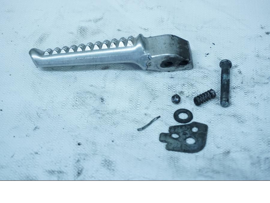 Framsidan på Fotpinne från en Honda VFR 750 -1992 motorcykel.