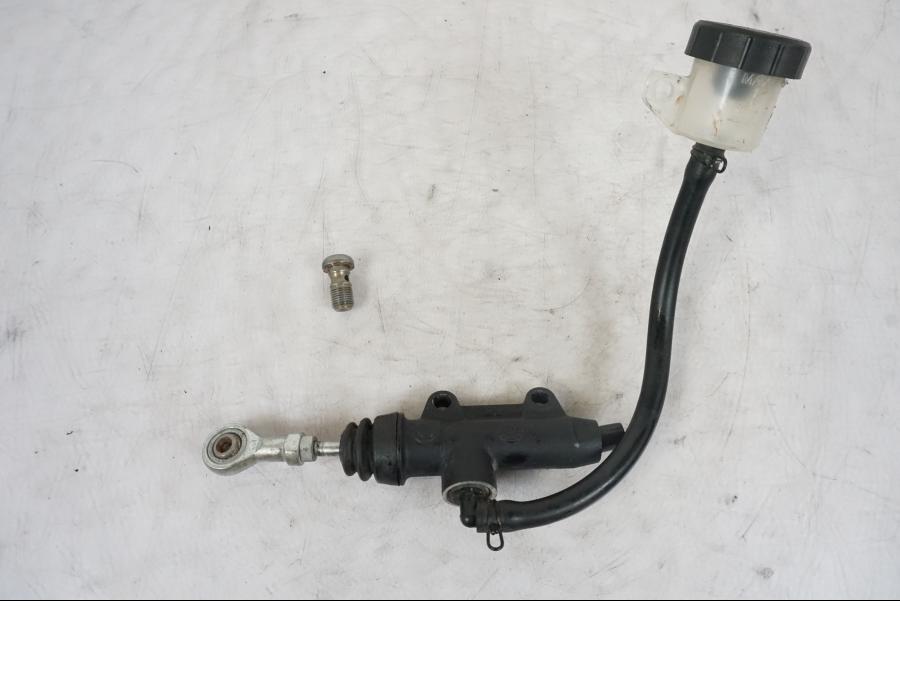 Framsidan på Bromshuvudcylinder från en KTM 690 Duke -2014 motorcykel.