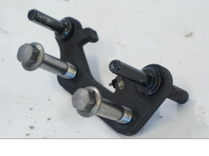 Snett uppifrån på Bromsoksfäste från en Kawasaki ER-6N -2012 motorcykel.