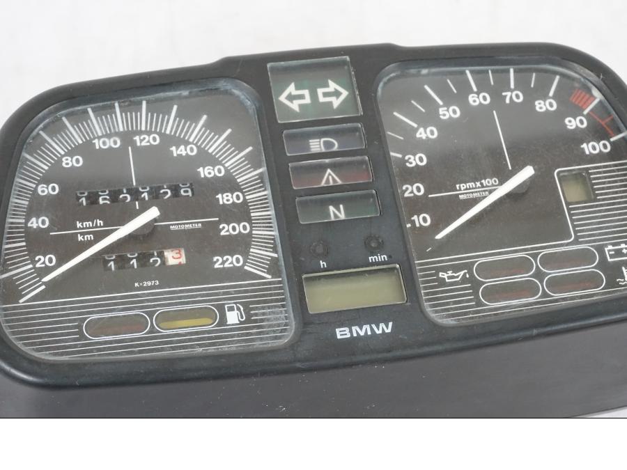 Baksidan på Instrumentpanel från en BMW K 1100 LT -1999 motorcykel.