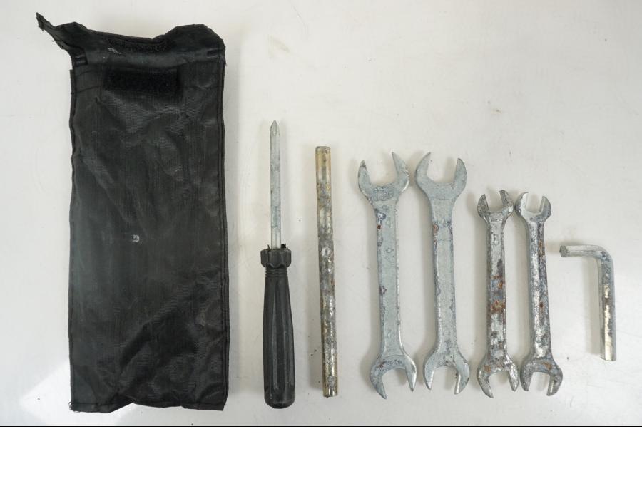 Framsidan på Verktyg från en Honda XL 1000 V -2008 motorcykel.