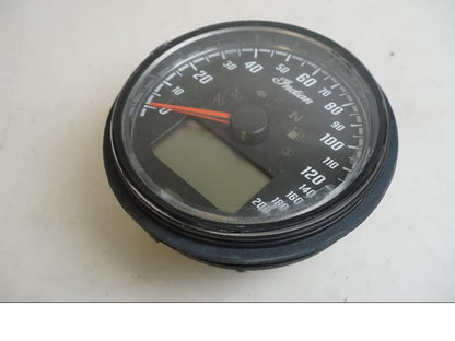 Framsidan på Hastighetsmätare från en Indian Chieftain Dark Horse -2019 motorcykel.