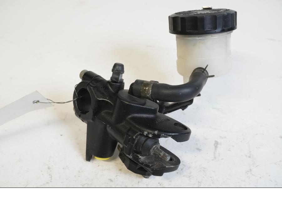 Framsidan på Bromshuvudcylinder från en Kawasaki ZZ-R 1400 -2007 motorcykel.