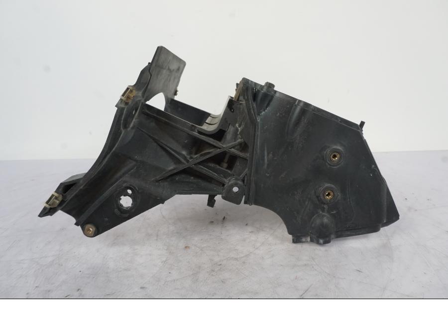 Vänster sida på Strålkastarfäste från en BMW R 1150 GS -2002 motorcykel.