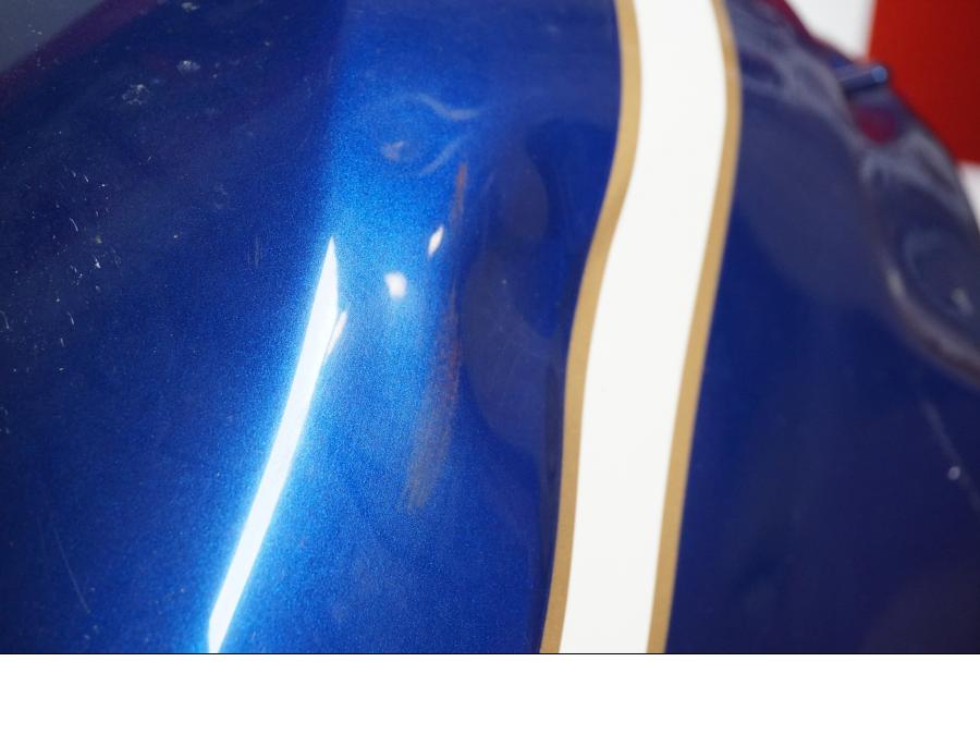 Extrabild2 på Bensintank från en Kawasaki ZX-10 -2014 motorcykel.