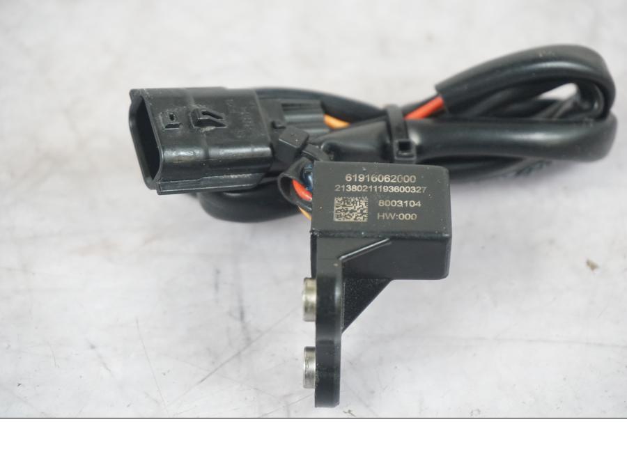 Snett uppifrån på Nivåsensor från en KTM 1290 Super Adventure S -2022 motorcykel.