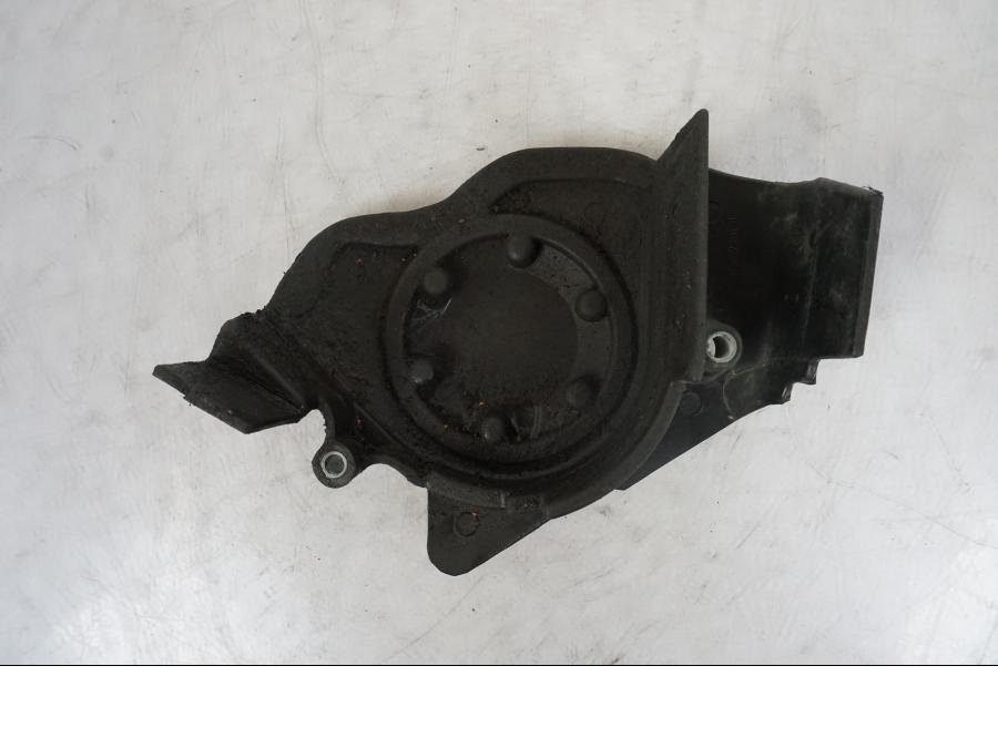 Snett nerifrån på Kedjeskydd från en Kawasaki Versys 650 -2014 motorcykel.