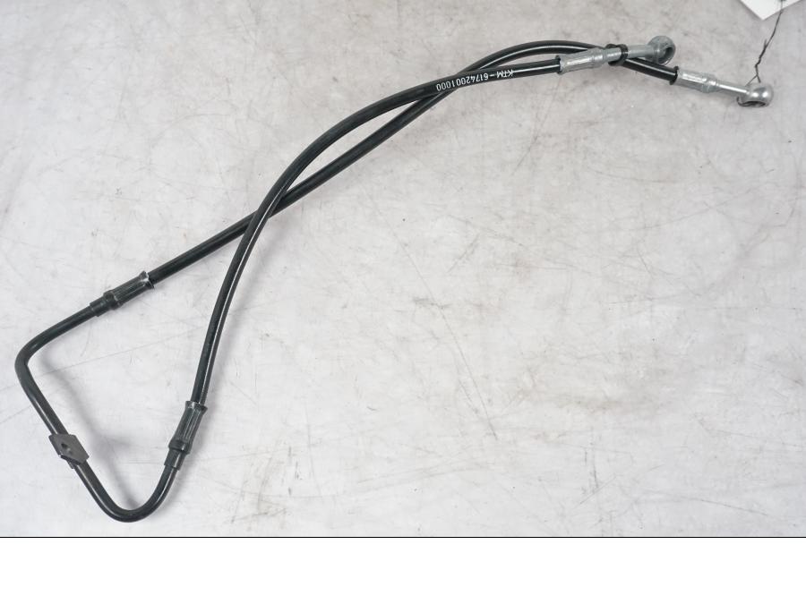 Framsidan på Bromsledning från en KTM 1290 Super Duke R -2022 motorcykel.