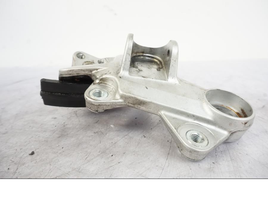 Vänster sida på Fotpinnefäste från en KTM 690 SMCR -2016 motorcykel.