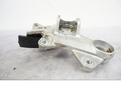 Vänster sida på Fotpinnefäste från en KTM 690 SMCR -2016 motorcykel.