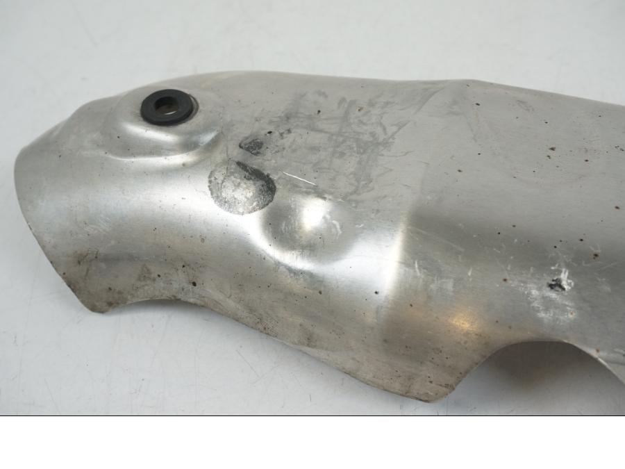 Snett nerifrån på Värmeskydd från en Yamaha YZF 1000 R1 -2007 motorcykel.