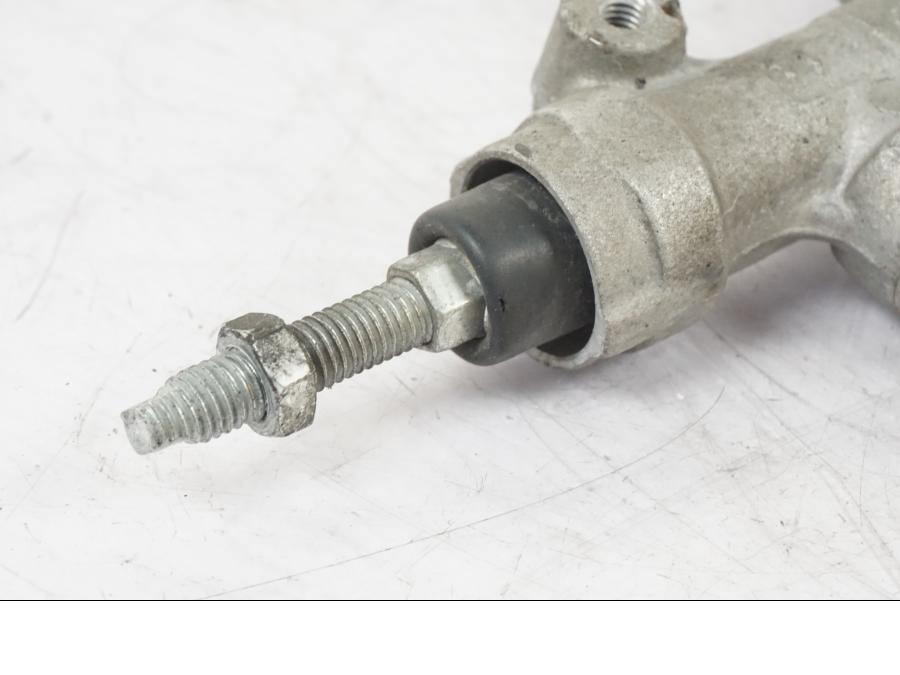 Baksidan på Bromshuvudcylinder från en Suzuki GSX-R 750 -2007 motorcykel.