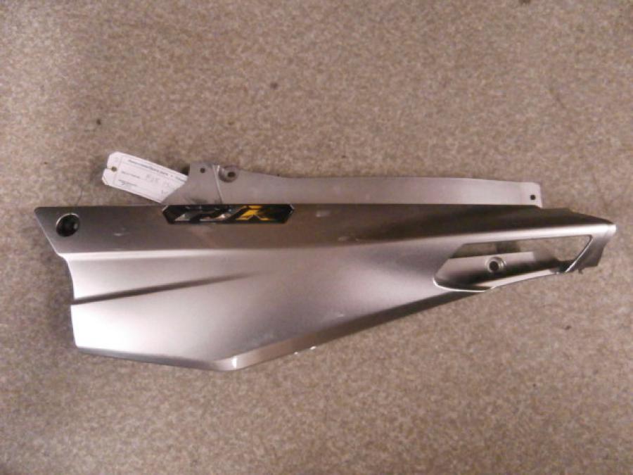 Framsidan på Sidopanel från en Yamaha FJR 1300 -2007 motorcykel.