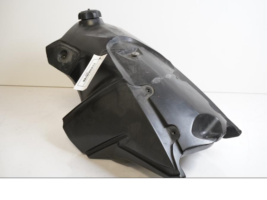 Framsidan på Bensintank från en KTM 625 SMC -2005 motorcykel.